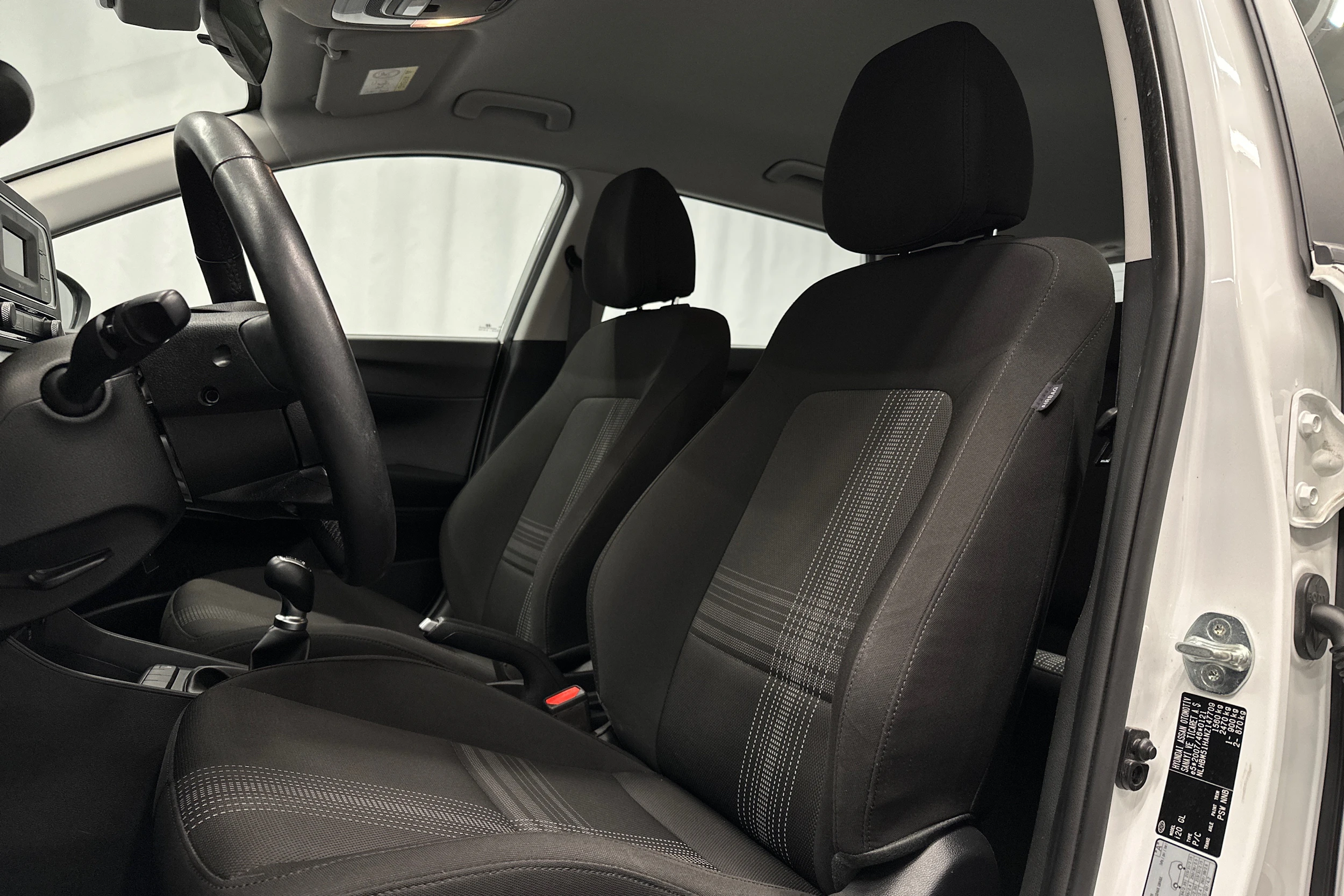 valkoinen Hyundai i20 Hatchback 2022 kuva 16.