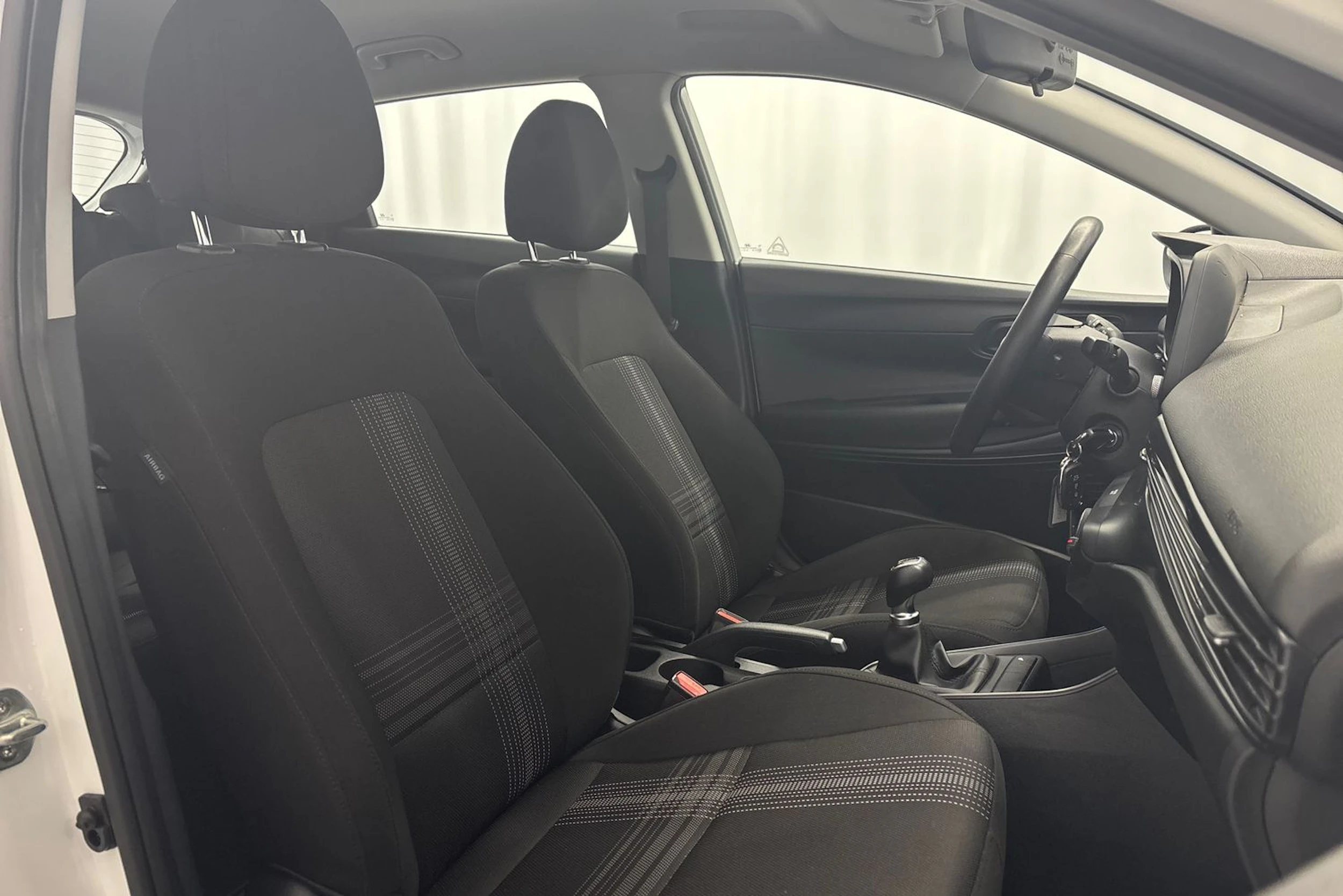 valkoinen Hyundai i20 Hatchback 2022 kuva 15.