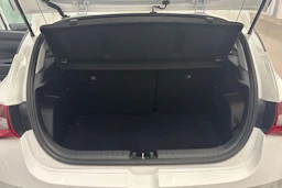 valkoinen Hyundai i20 Hatchback 2022 kuva 16.