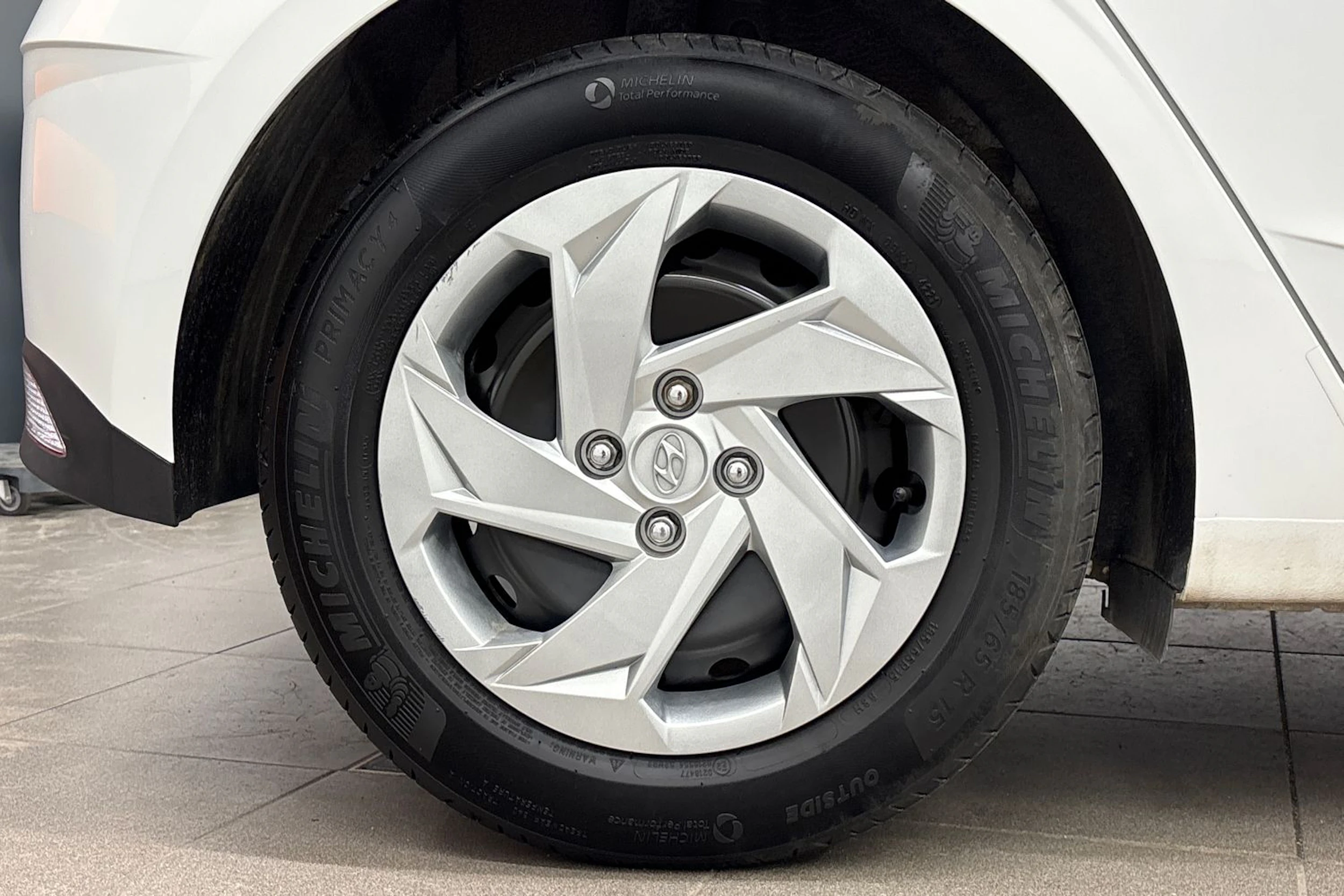 valkoinen Hyundai i20 Hatchback 2022 kuva 10.