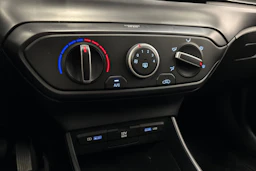 valkoinen Hyundai i20 Hatchback 2022 kuva 26.