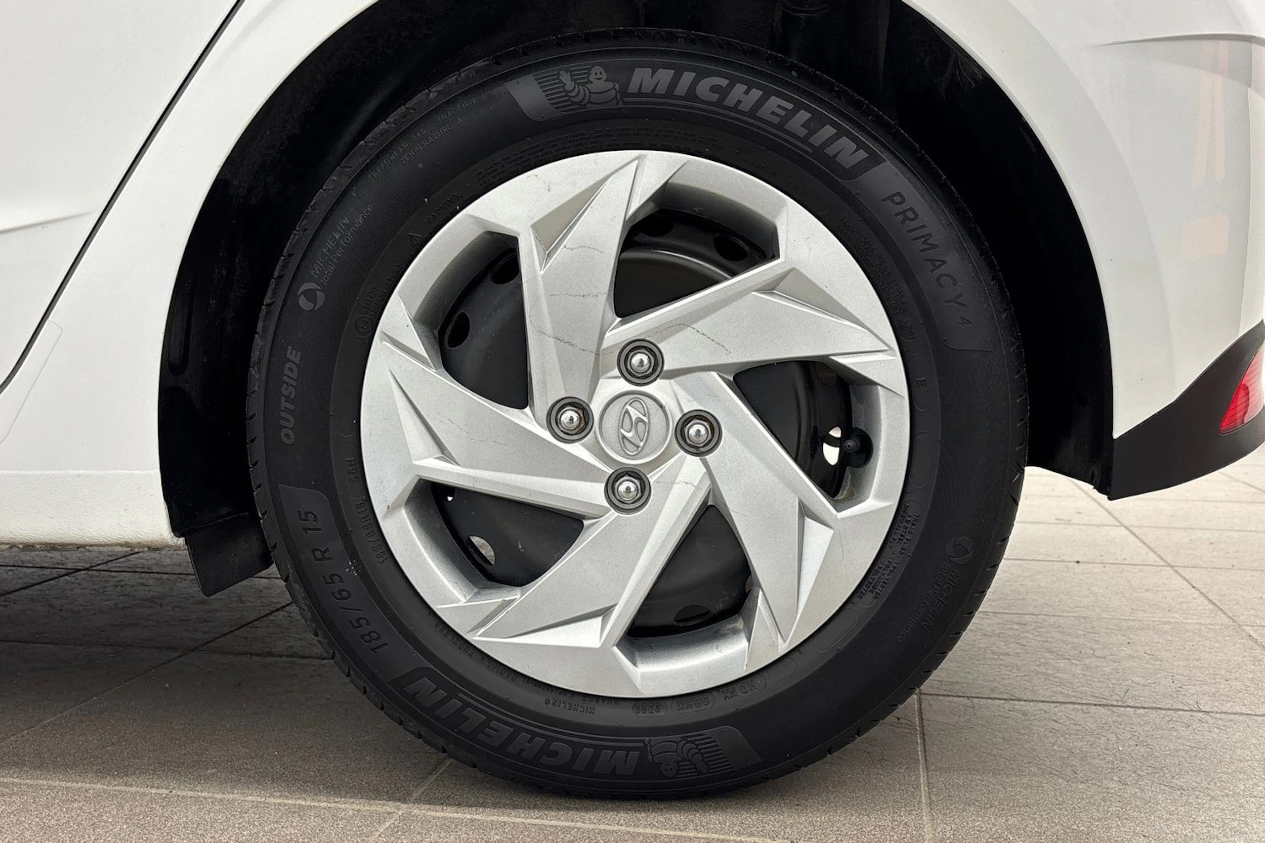 valkoinen Hyundai i20 Hatchback 2022 kuva 13.