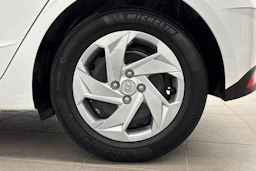 valkoinen Hyundai i20 Hatchback 2022 kuva 13.