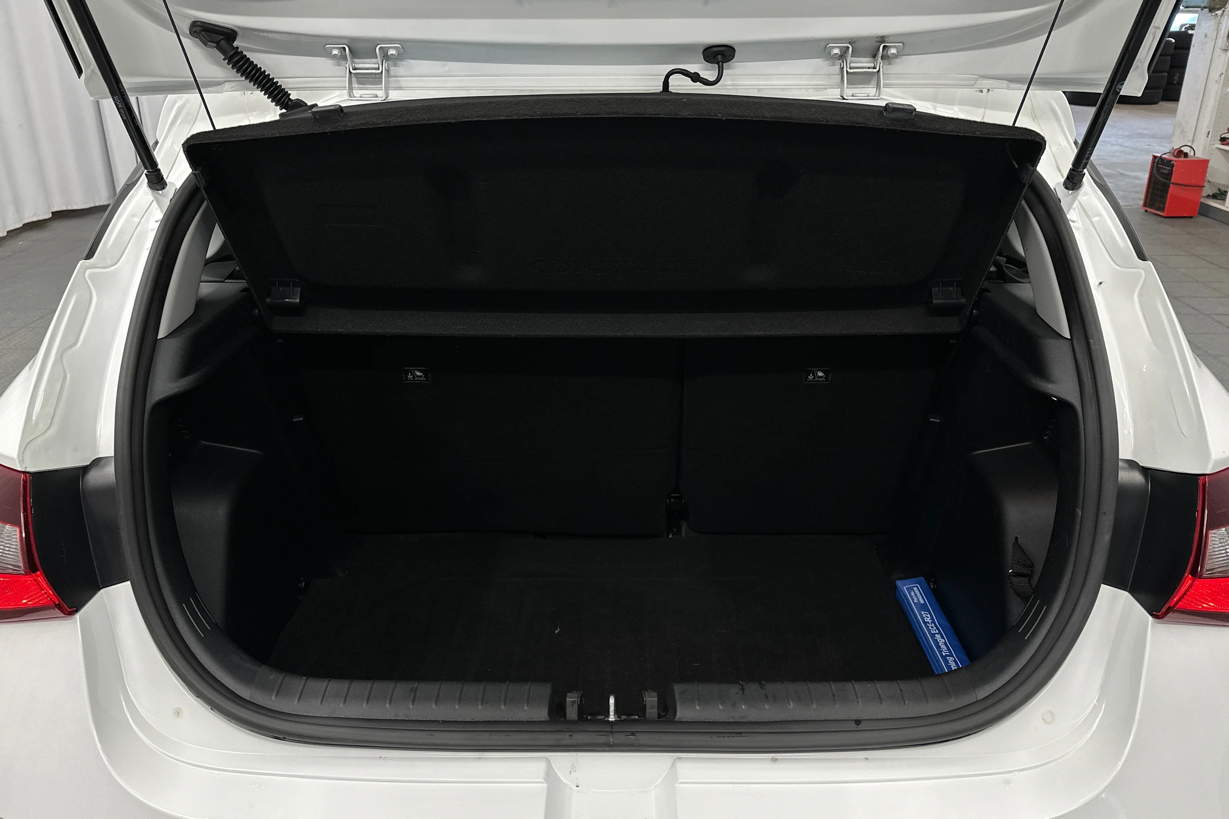 valkoinen Hyundai i20 Hatchback 2022 kuva 15.