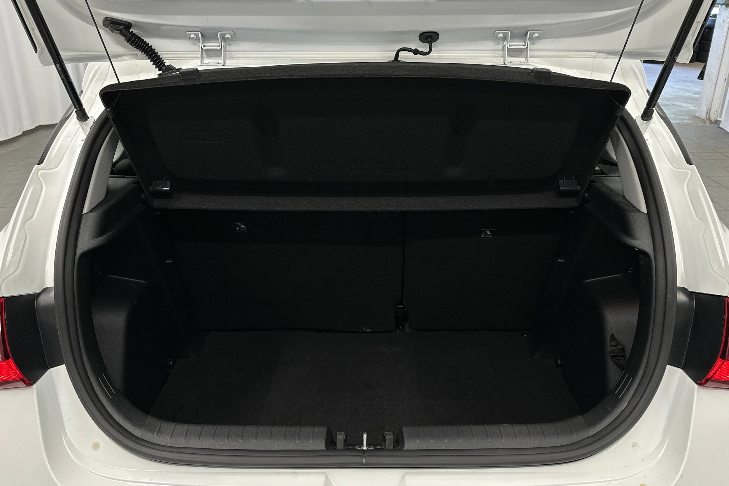 valkoinen Hyundai i20 Hatchback 2022 kuva 15.