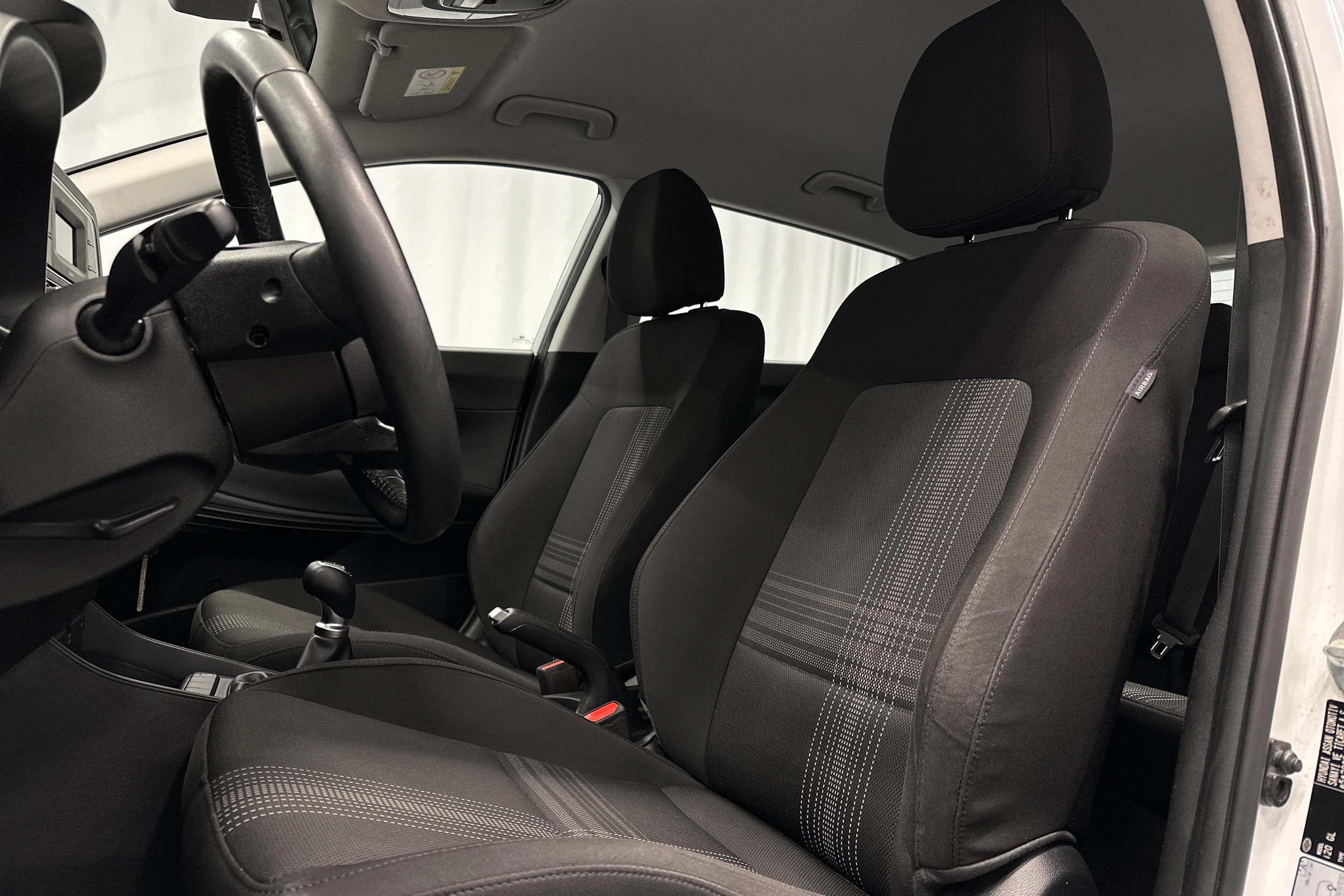 valkoinen Hyundai i20 Hatchback 2022 kuva 16.