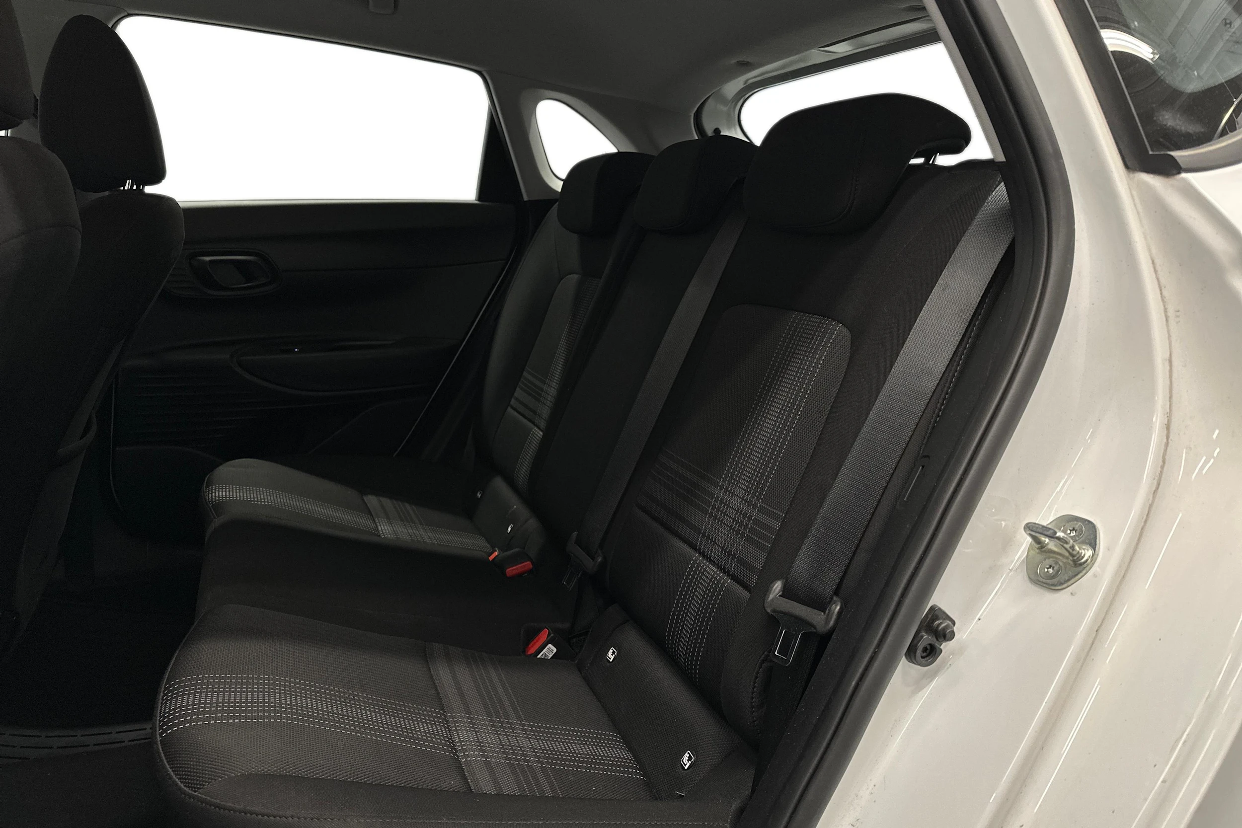 valkoinen Hyundai i20 Hatchback 2022 kuva 11.