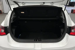 valkoinen Hyundai i20 Hatchback 2022 kuva 15.
