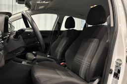 valkoinen Hyundai i20 Hatchback 2022 kuva 16.