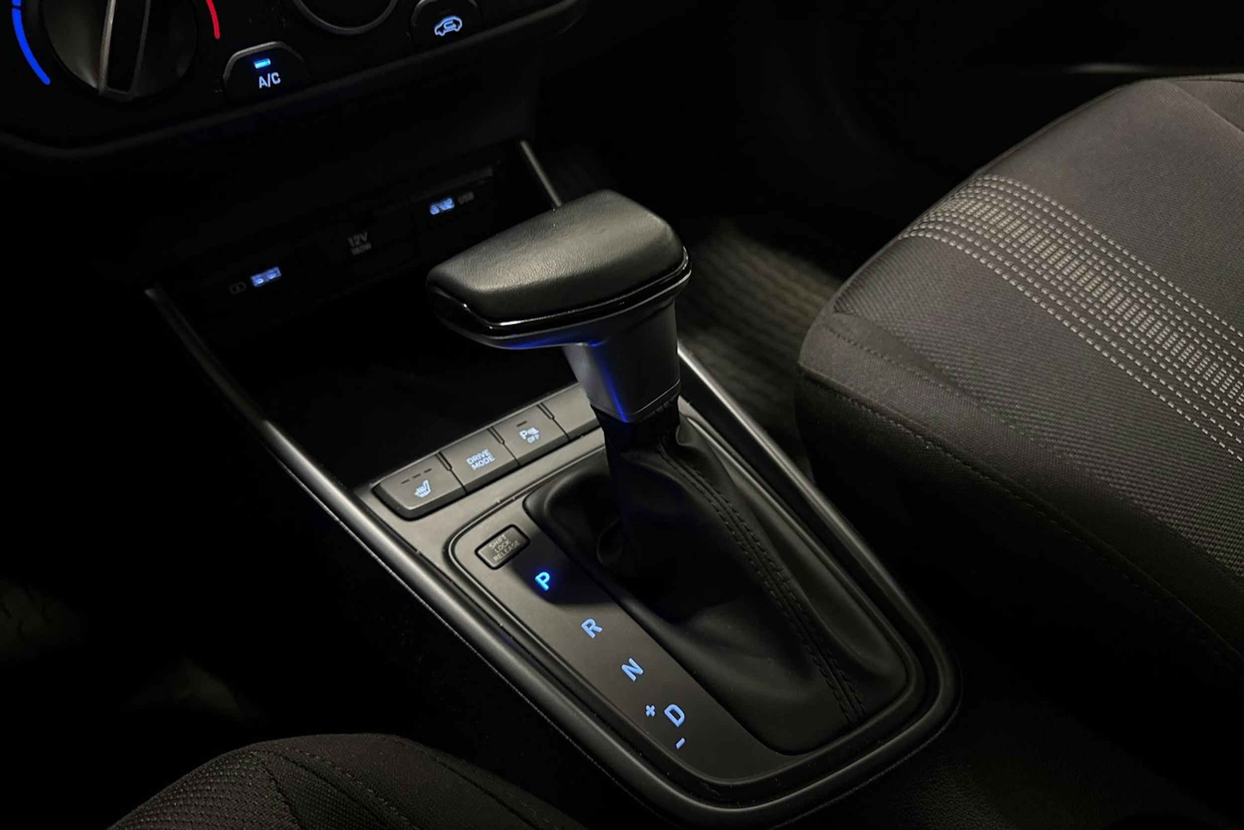 ruskea (beige) Hyundai i20 Hatchback 2022 kuva 16.