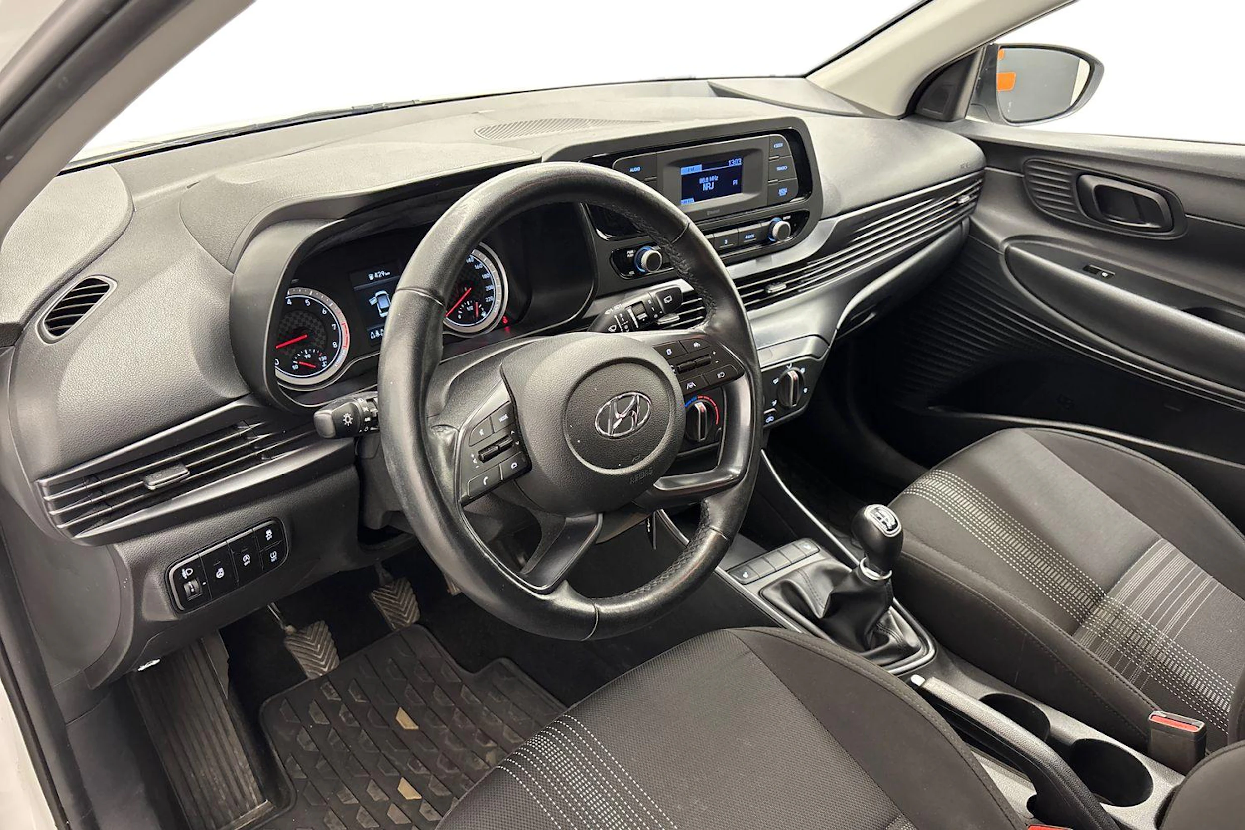 valkoinen Hyundai i20 Hatchback 2022 kuva 8.