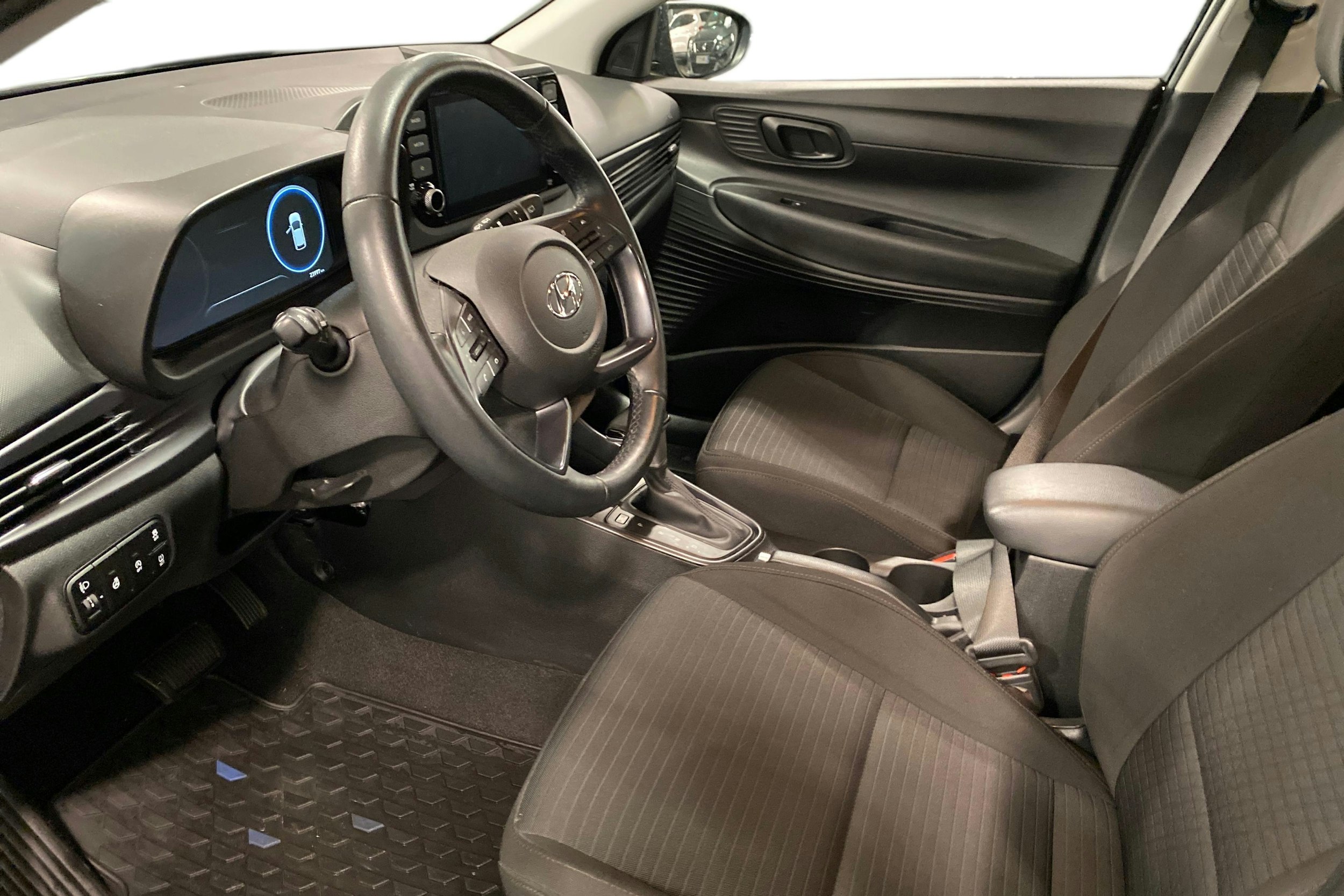 musta Hyundai i20 Hatchback 2023 kuva 7.