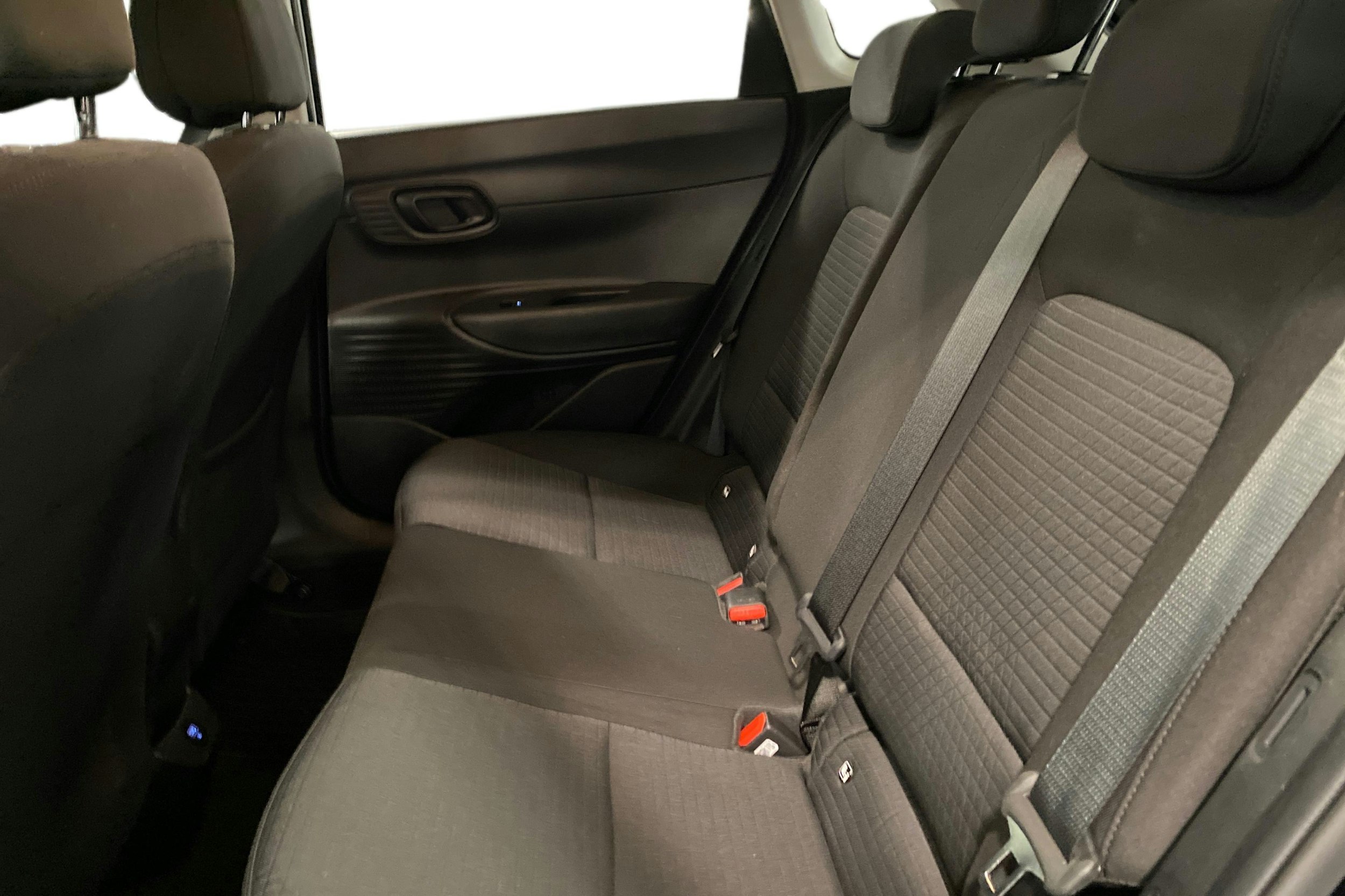 musta Hyundai i20 Hatchback 2023 kuva 8.