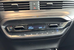 valkoinen Hyundai i20 Hatchback 2024 kuva 29.