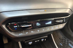 keltainen Hyundai i20 Hatchback 2024 kuva 18.