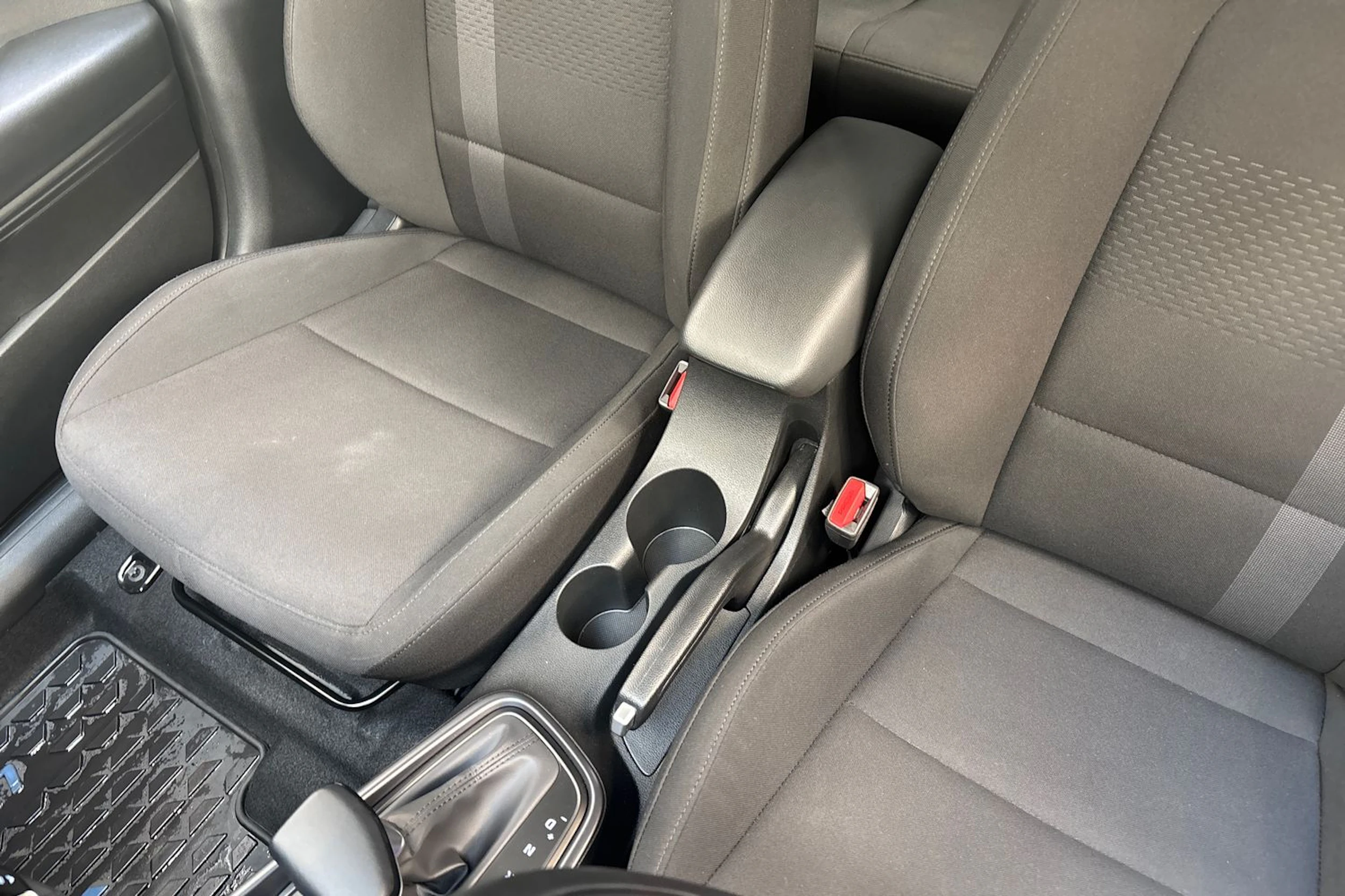 keltainen Hyundai i20 Hatchback 2024 kuva 20.