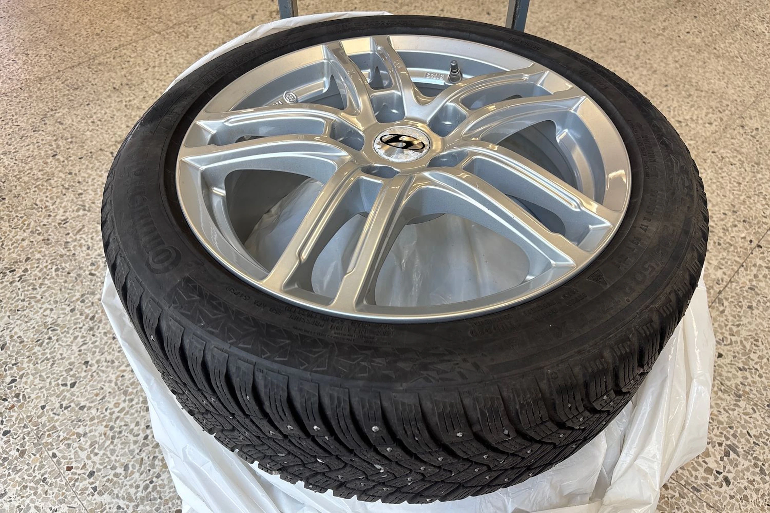 Musta Hyundai i20 N 2022 kuva 11.