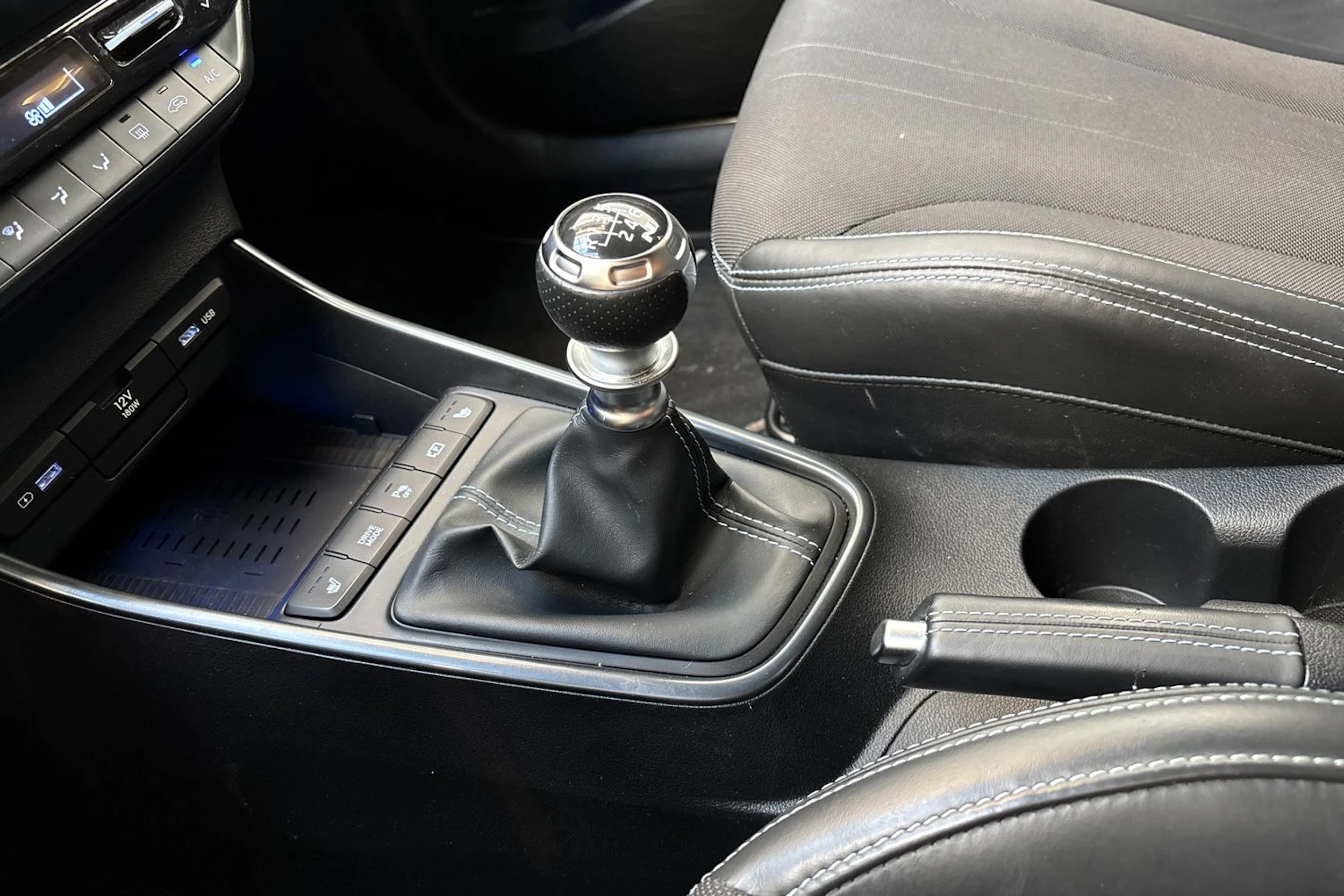 Musta Hyundai i20 N 2022 kuva 22.