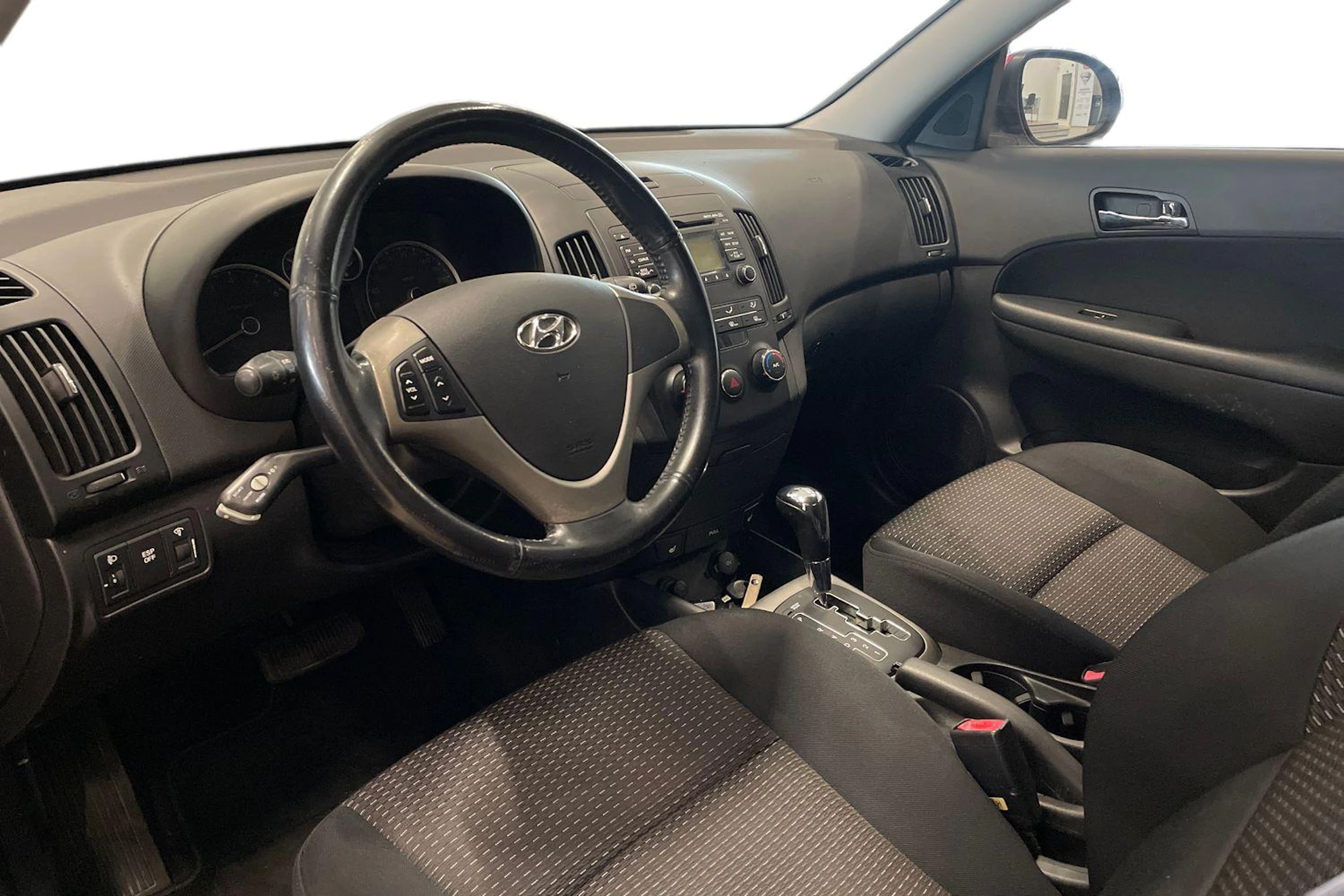 punainen Hyundai i30 2008 kuva 8.