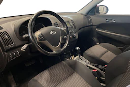 punainen Hyundai i30 2008 kuva 8.