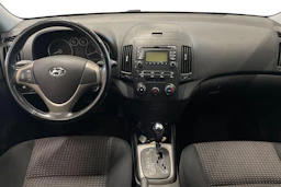 punainen Hyundai i30 2008 kuva 9.