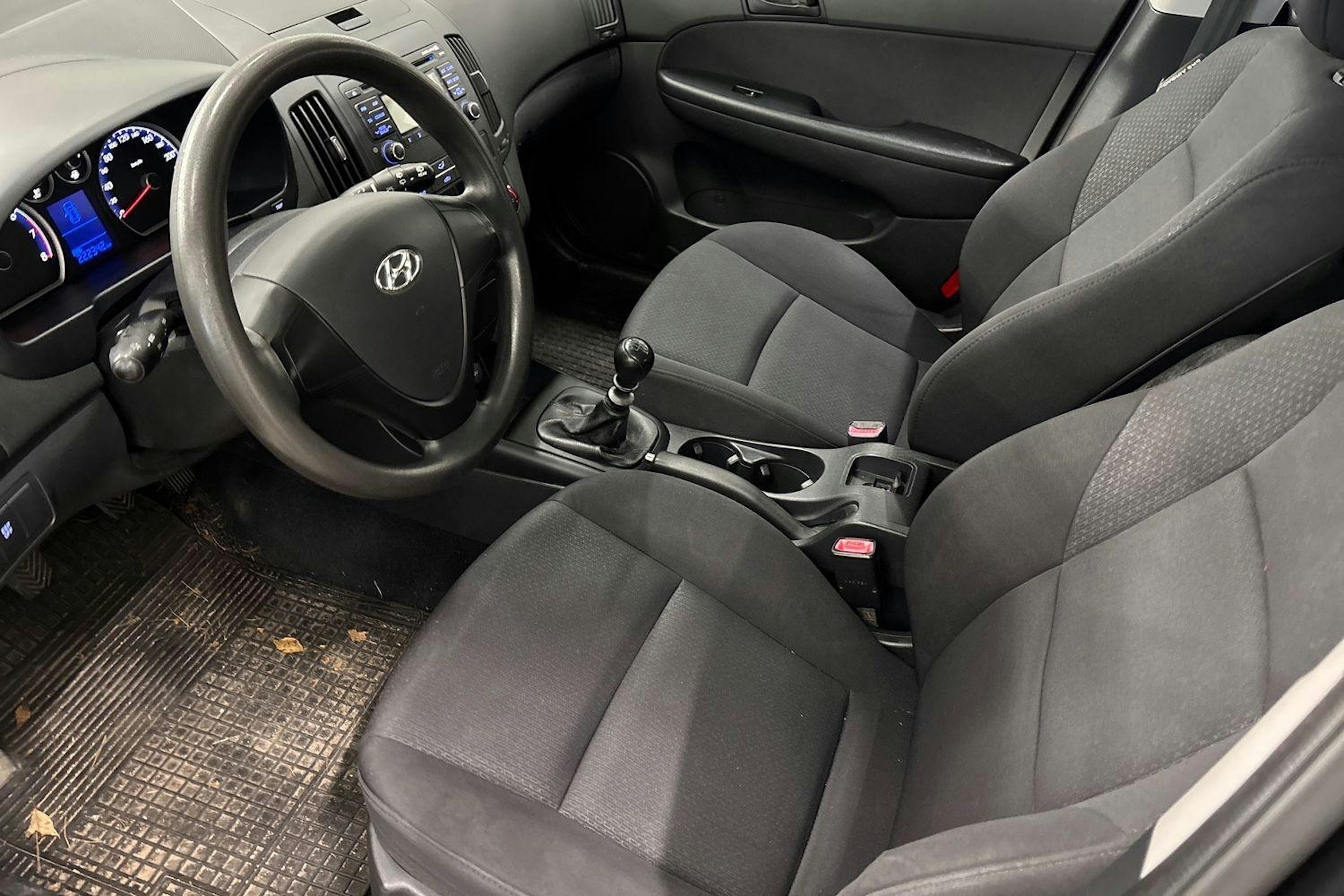 musta Hyundai i30 2008 kuva 3.