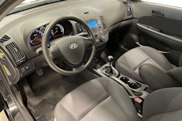 musta Hyundai i30 2008 kuva 6.