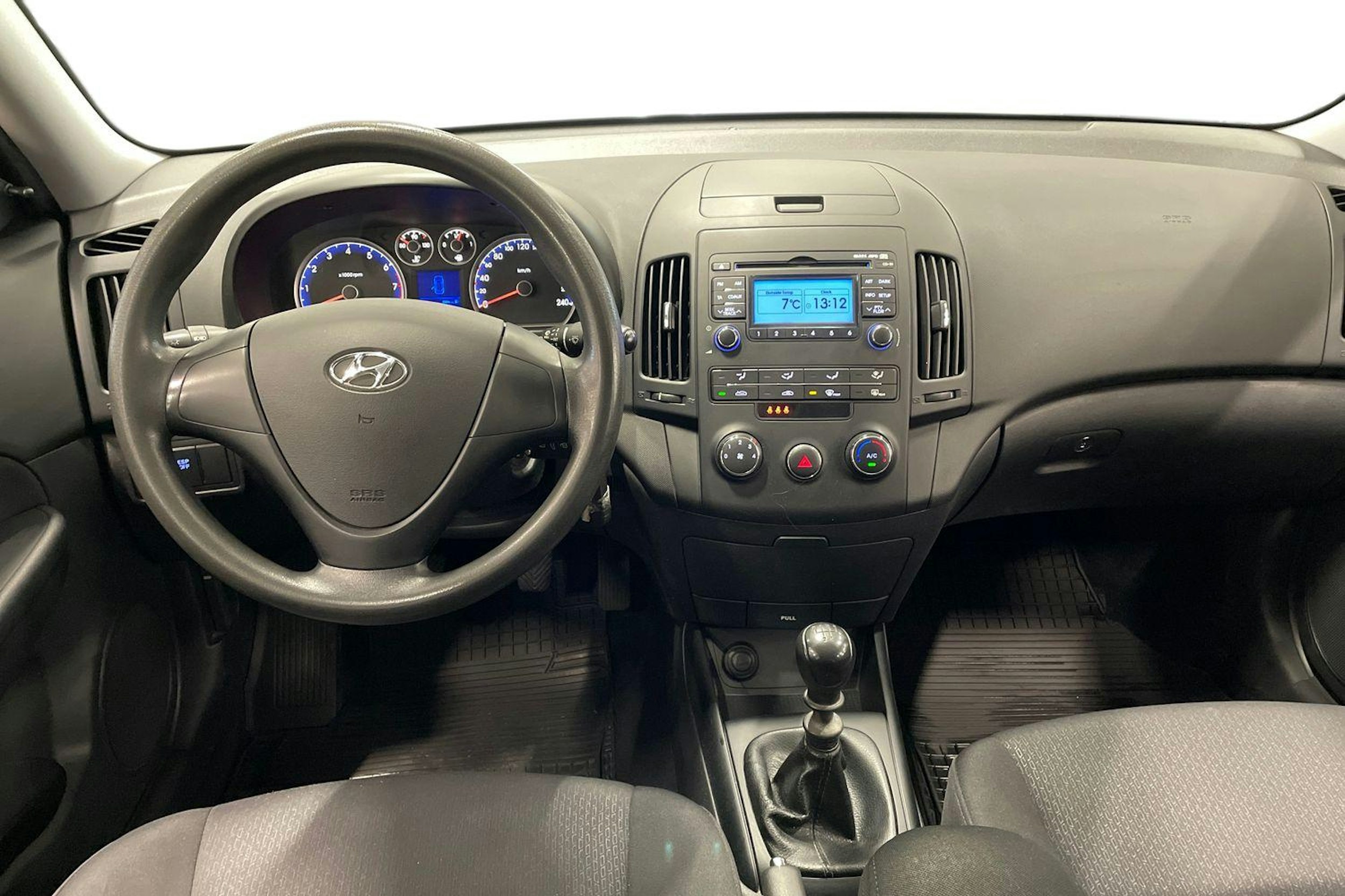 musta Hyundai i30 2008 kuva 7.