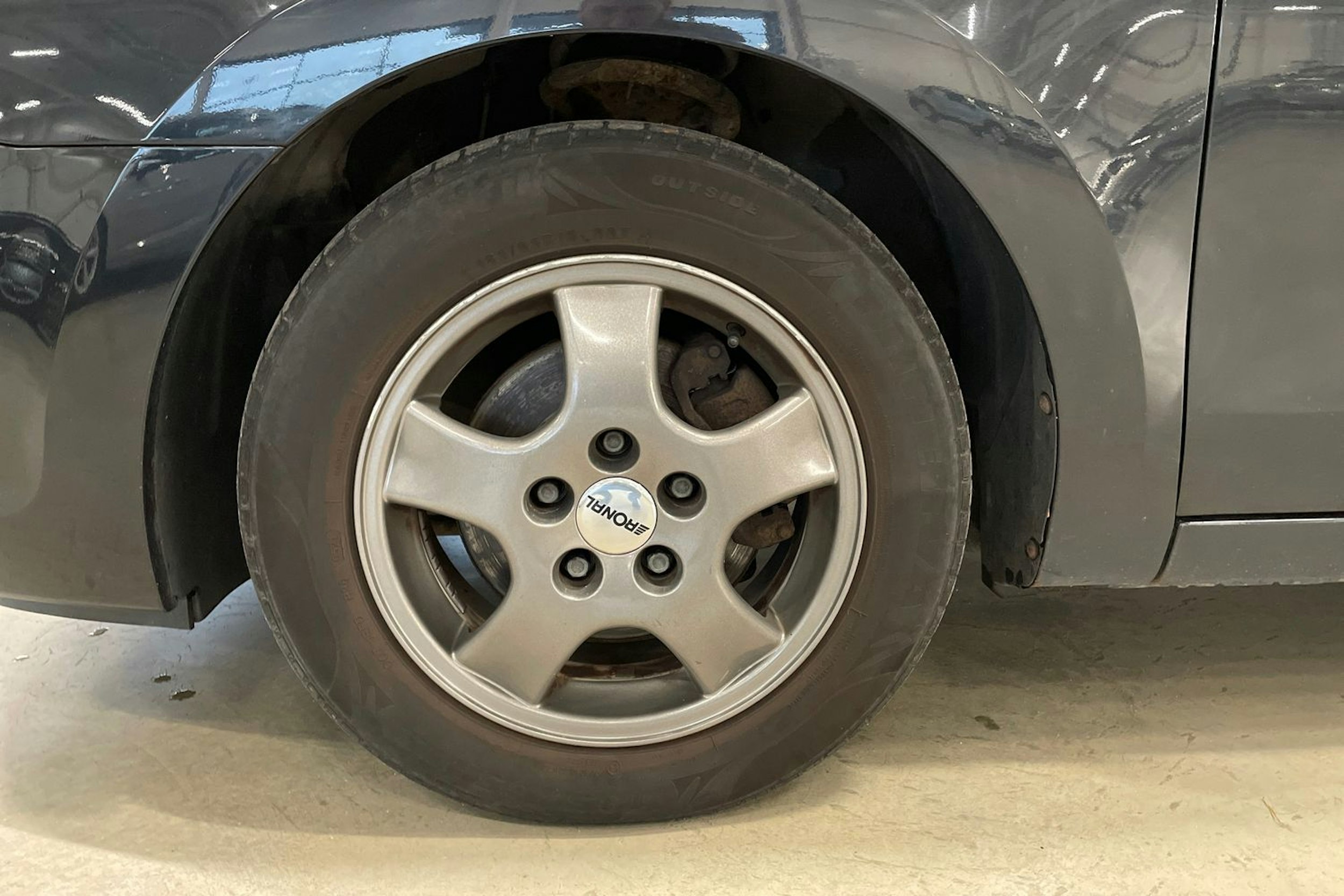 musta Hyundai i30 2008 kuva 9.