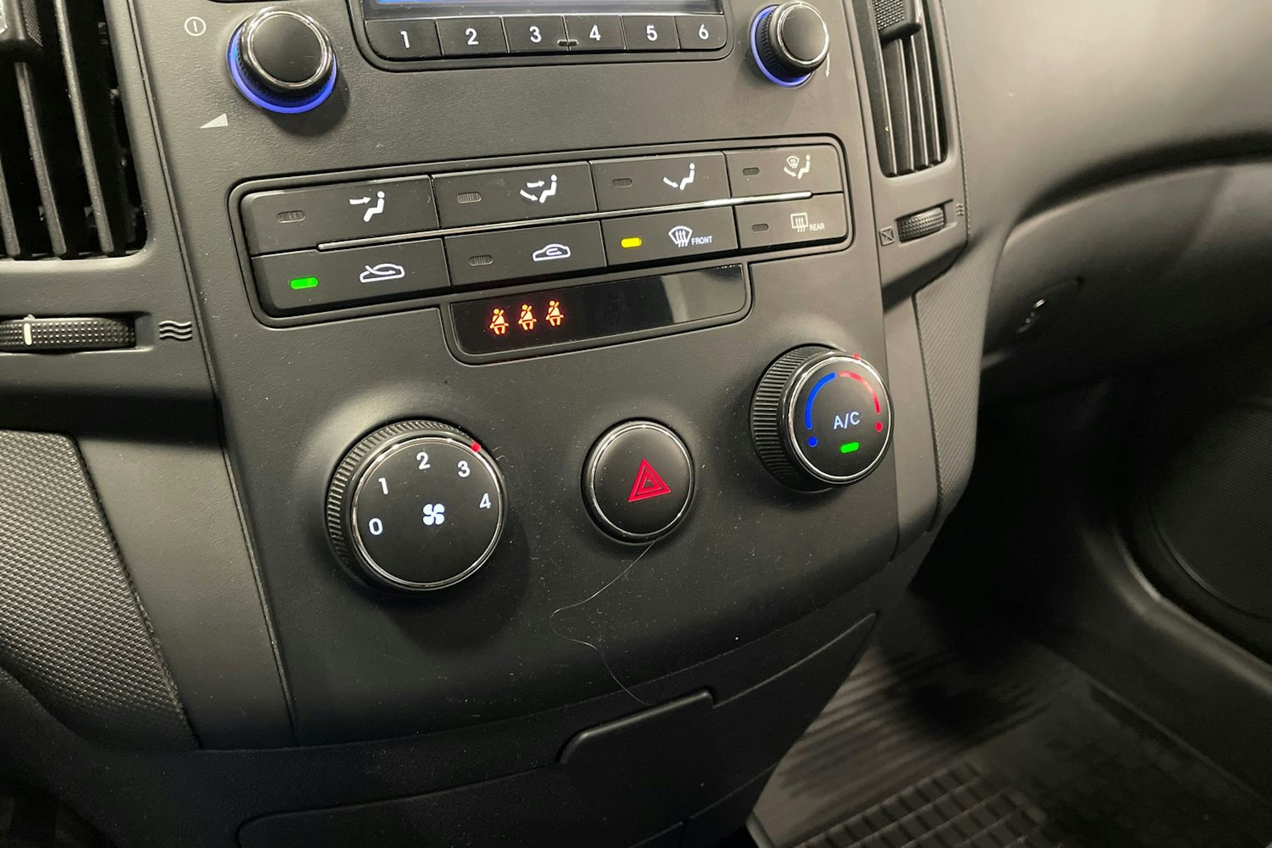 musta Hyundai i30 2008 kuva 14.