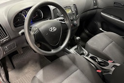 punainen Hyundai i30 2009 kuva 7.