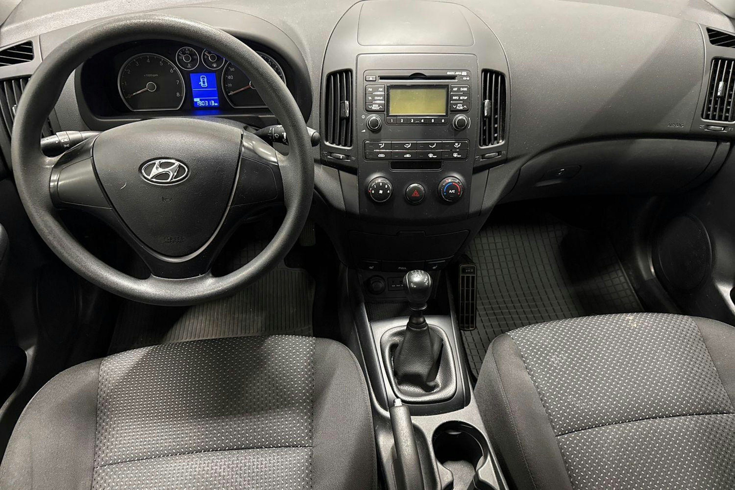 punainen Hyundai i30 2009 kuva 9.