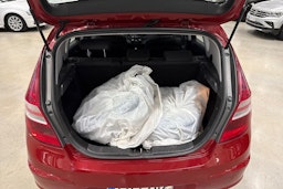 punainen Hyundai i30 2009 kuva 14.