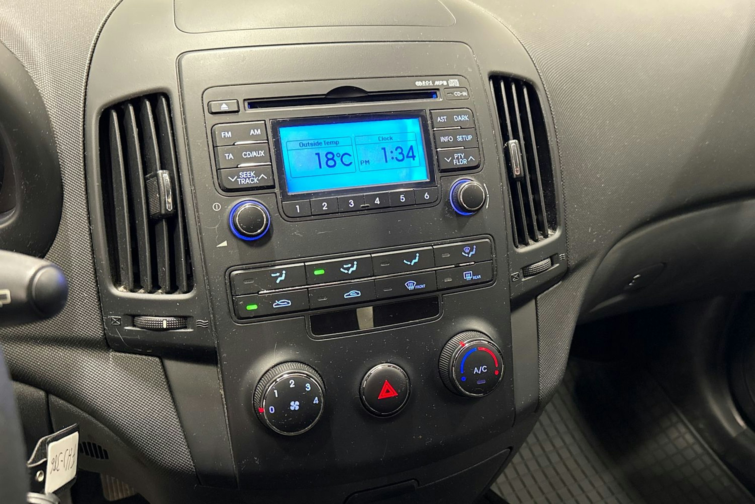 punainen Hyundai i30 2009 kuva 18.