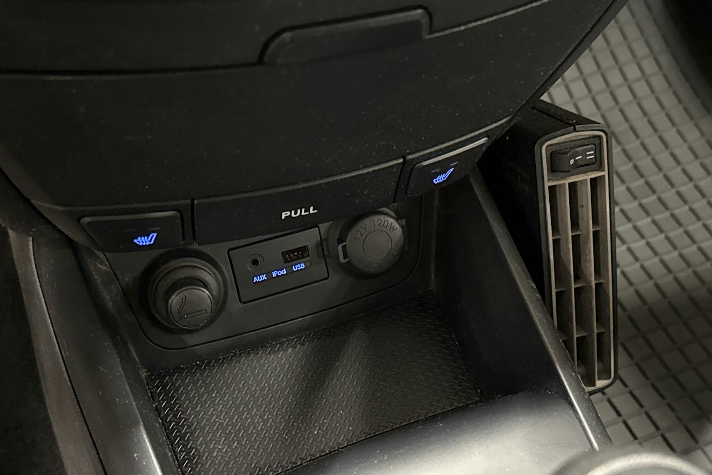 punainen Hyundai i30 2009 kuva 19.