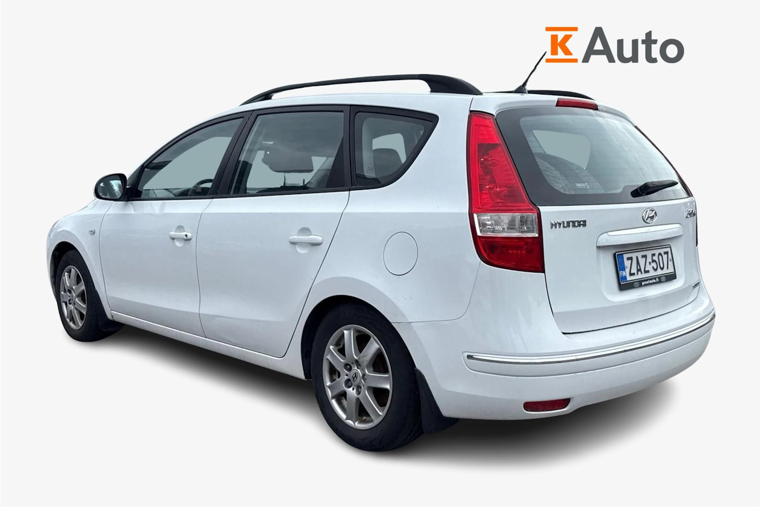 Valkoinen Hyundai i30 2009 kuva 2.