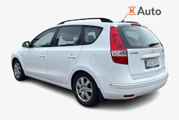 Valkoinen Hyundai i30 2009 kuva 2.
