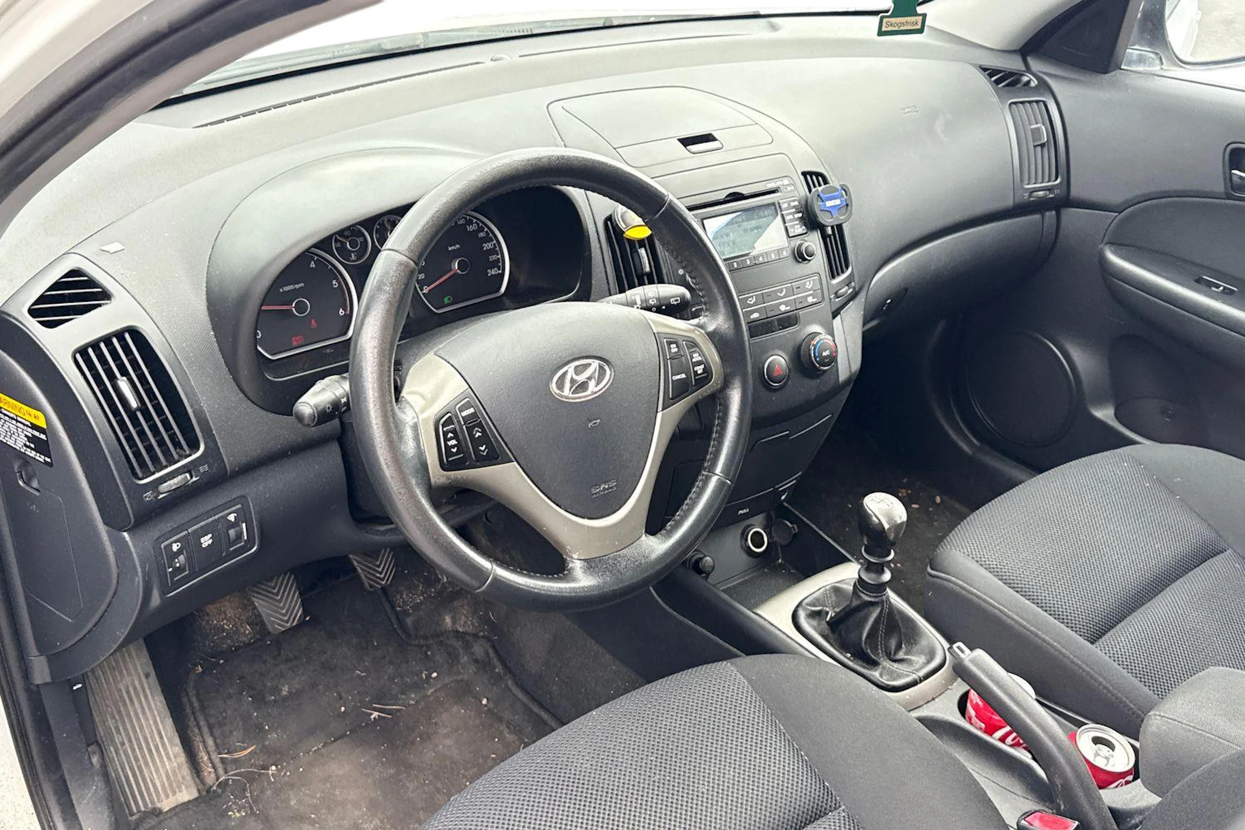 Valkoinen Hyundai i30 2009 kuva 6.