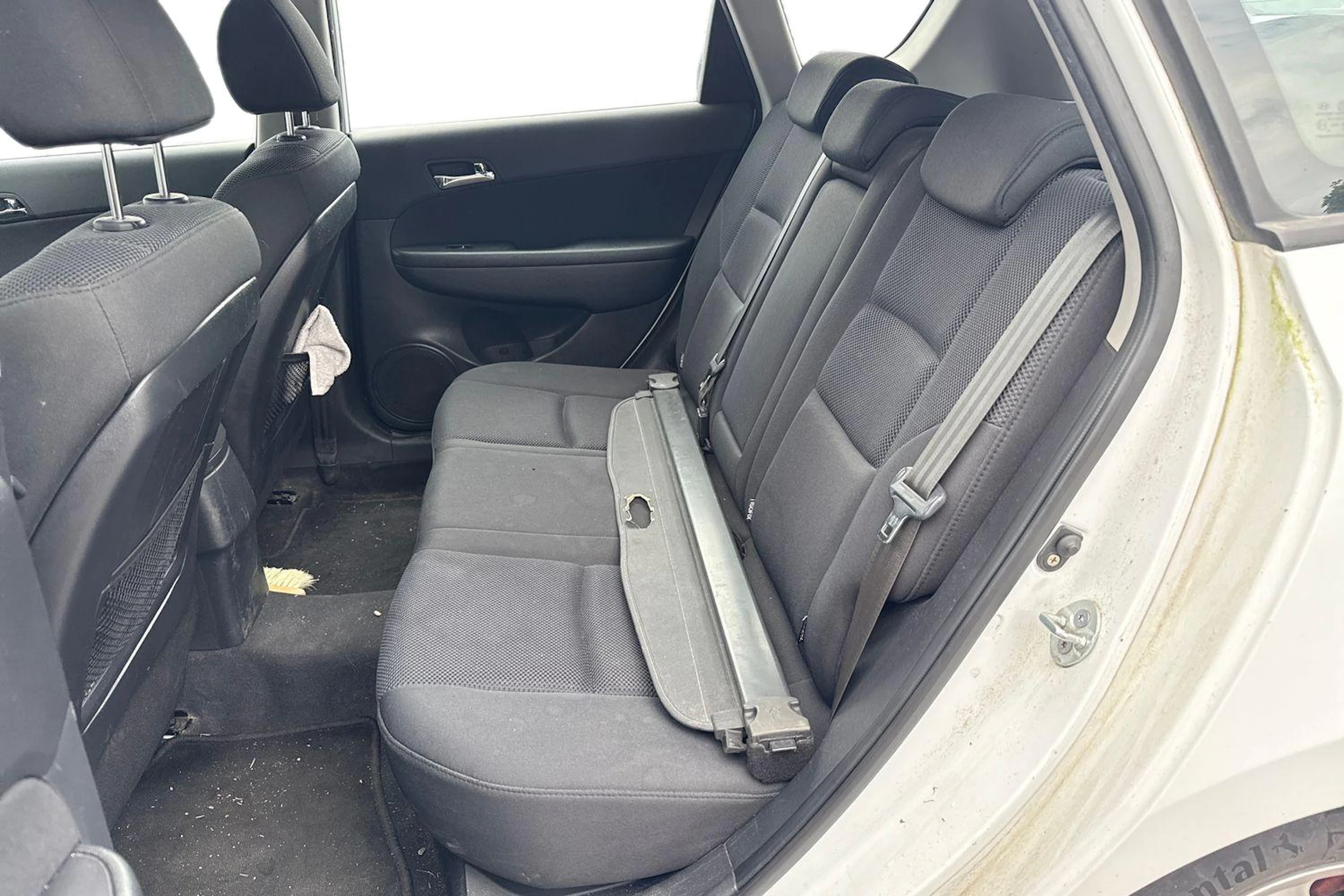 Valkoinen Hyundai i30 2009 kuva 8.