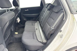 Valkoinen Hyundai i30 2009 kuva 8.