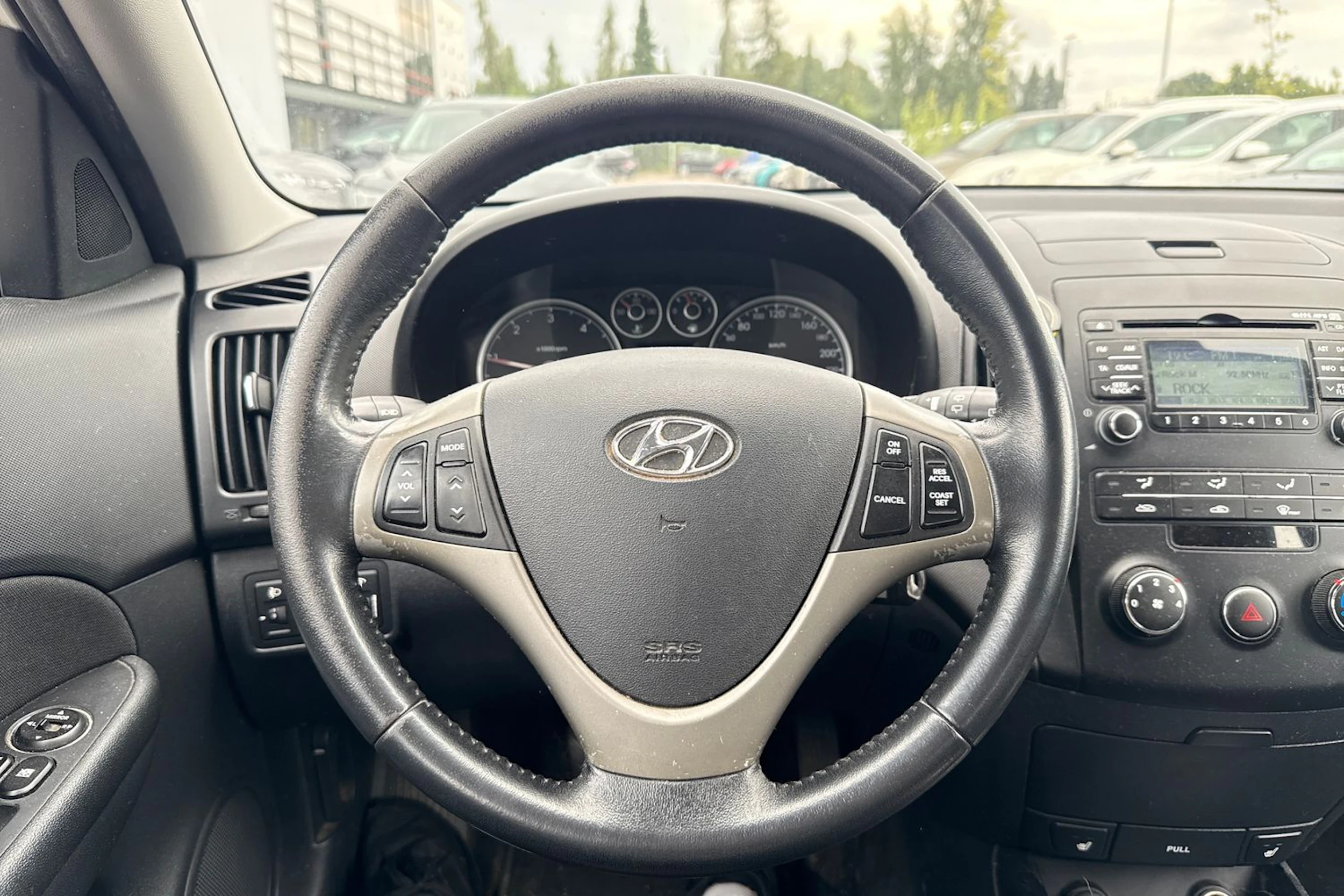 Valkoinen Hyundai i30 2009 kuva 11.
