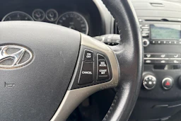Valkoinen Hyundai i30 2009 kuva 14.