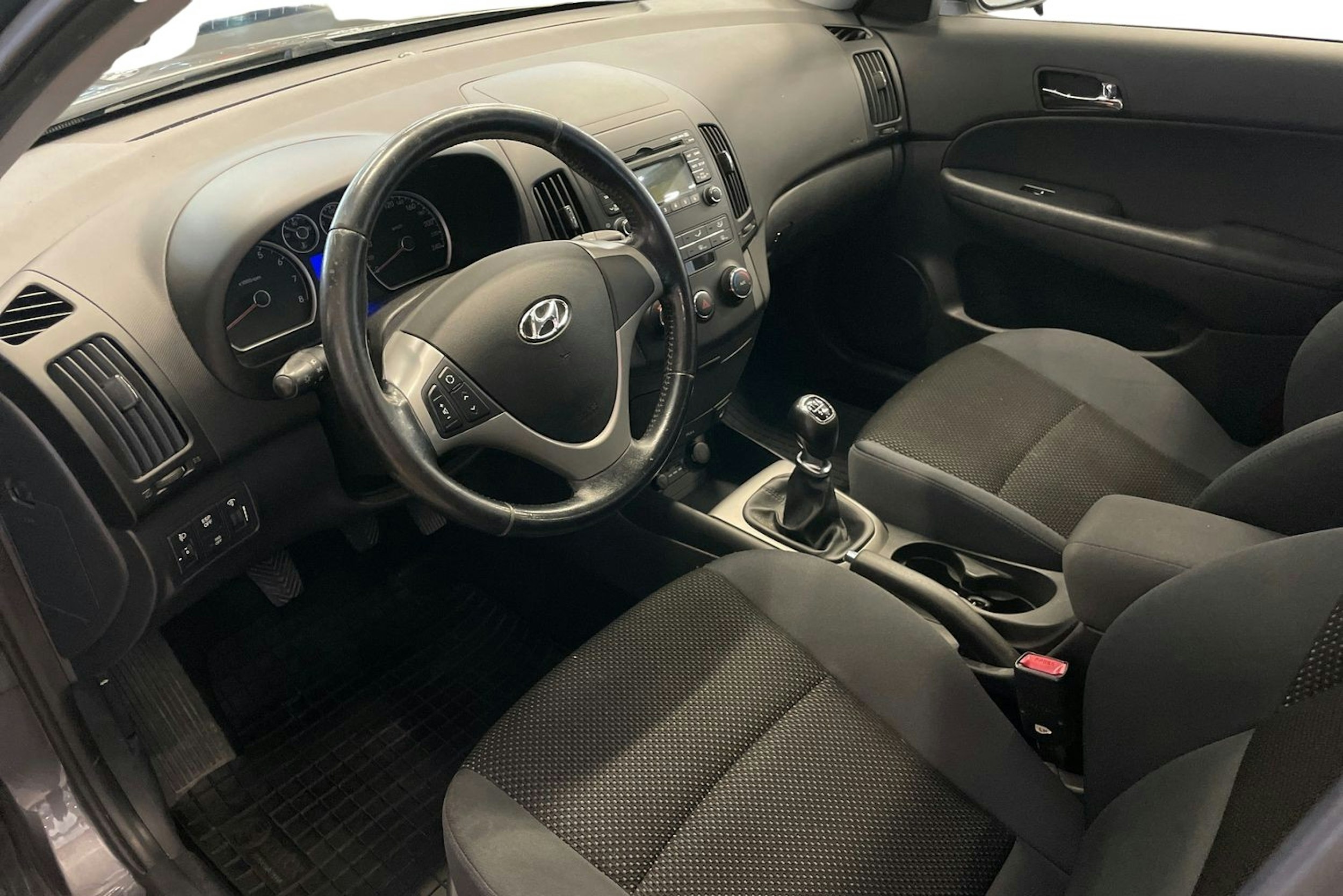Harmaa Hyundai i30 2010 kuva 7.