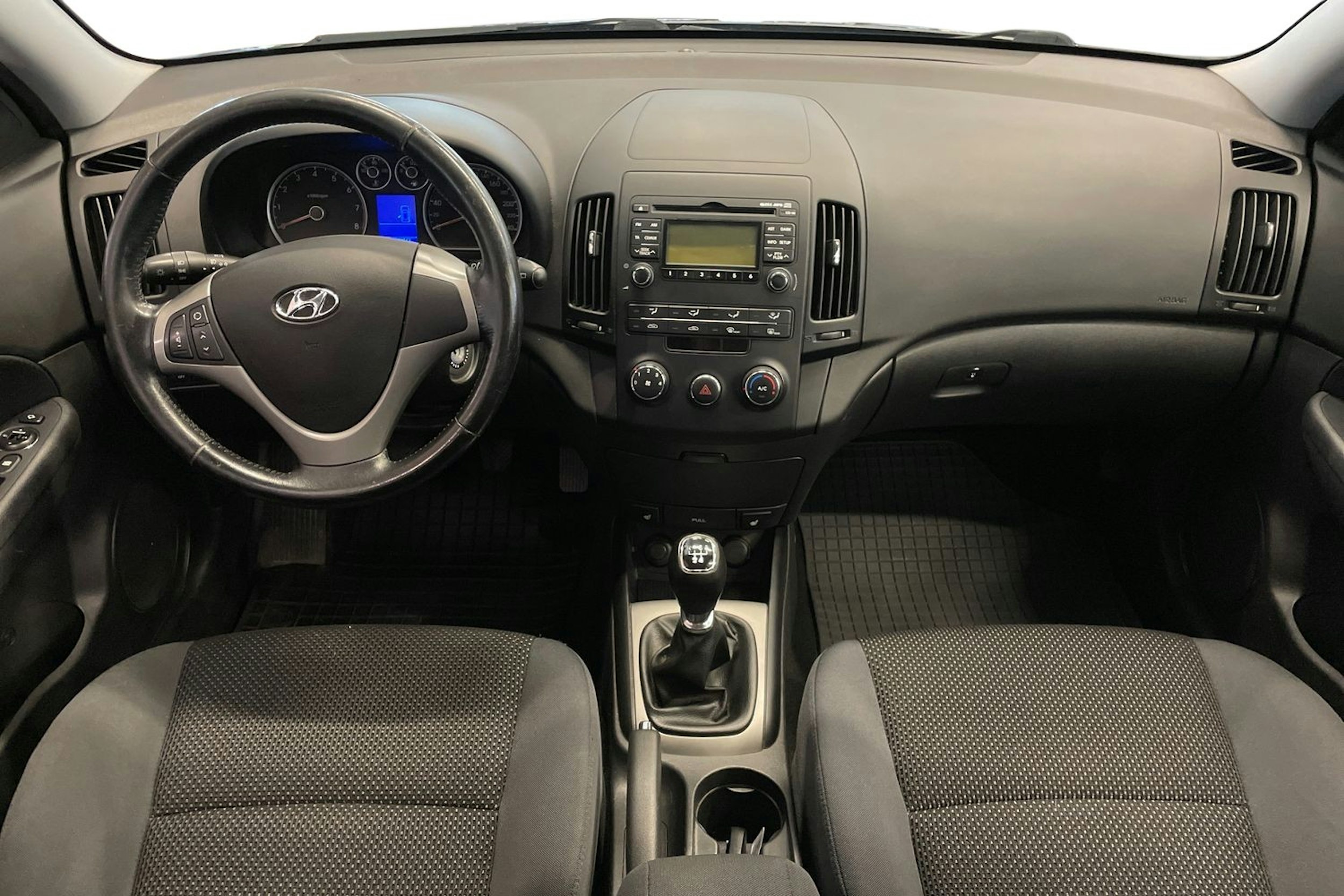 Harmaa Hyundai i30 2010 kuva 9.
