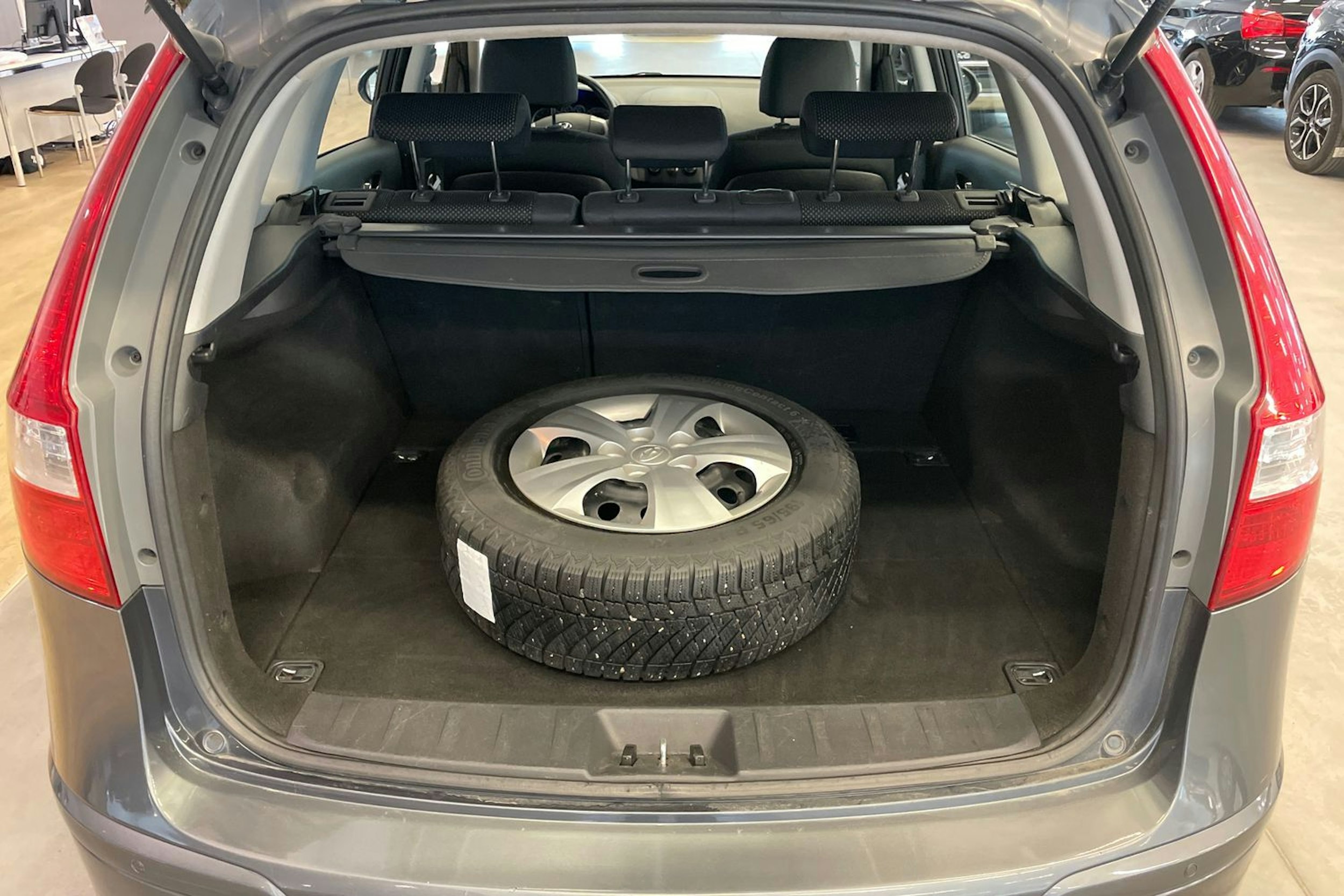 Harmaa Hyundai i30 2010 kuva 17.
