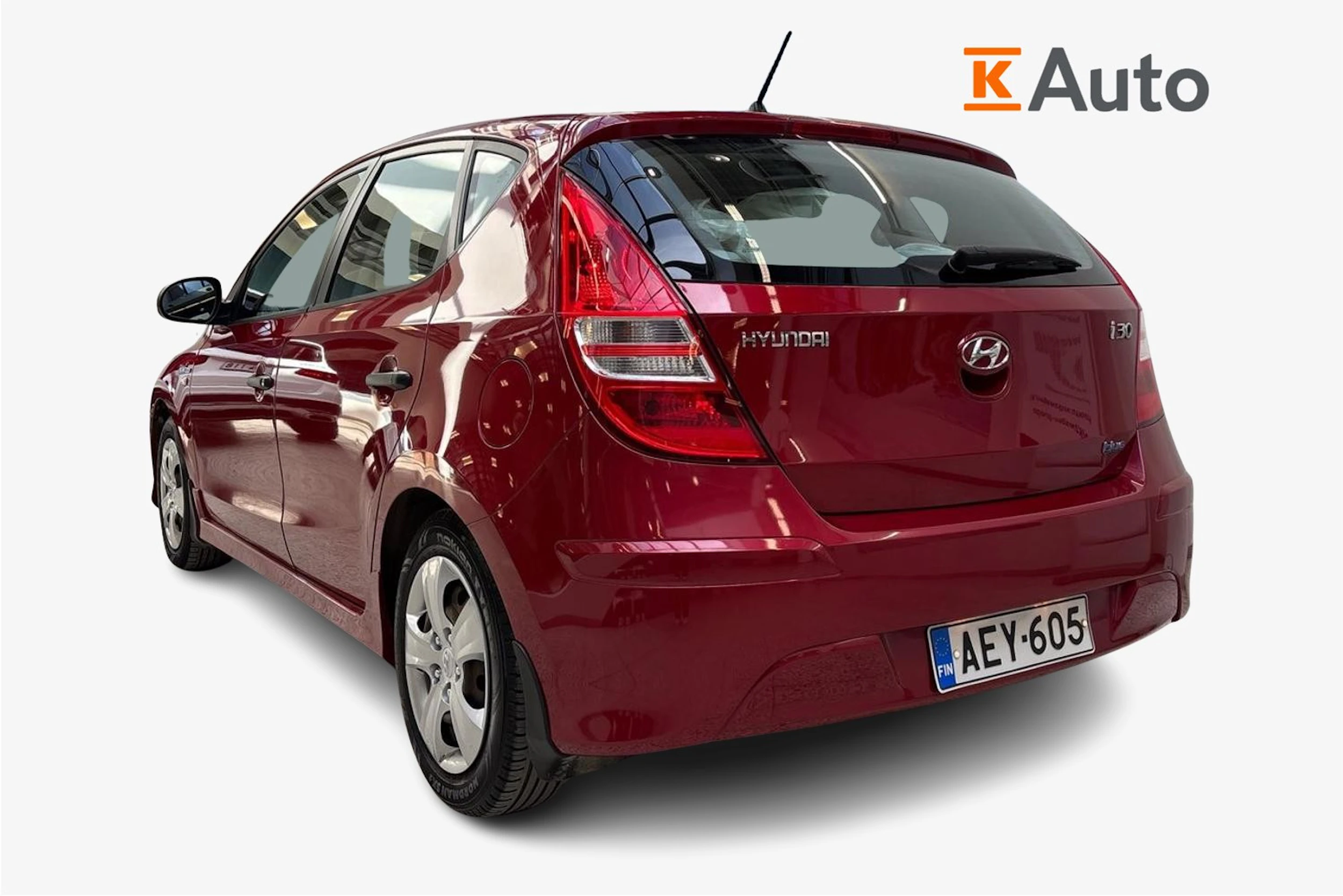 Punainen Hyundai i30 2011 kuva 3.