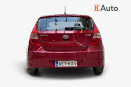 Punainen Hyundai i30 2011 kuva 4.
