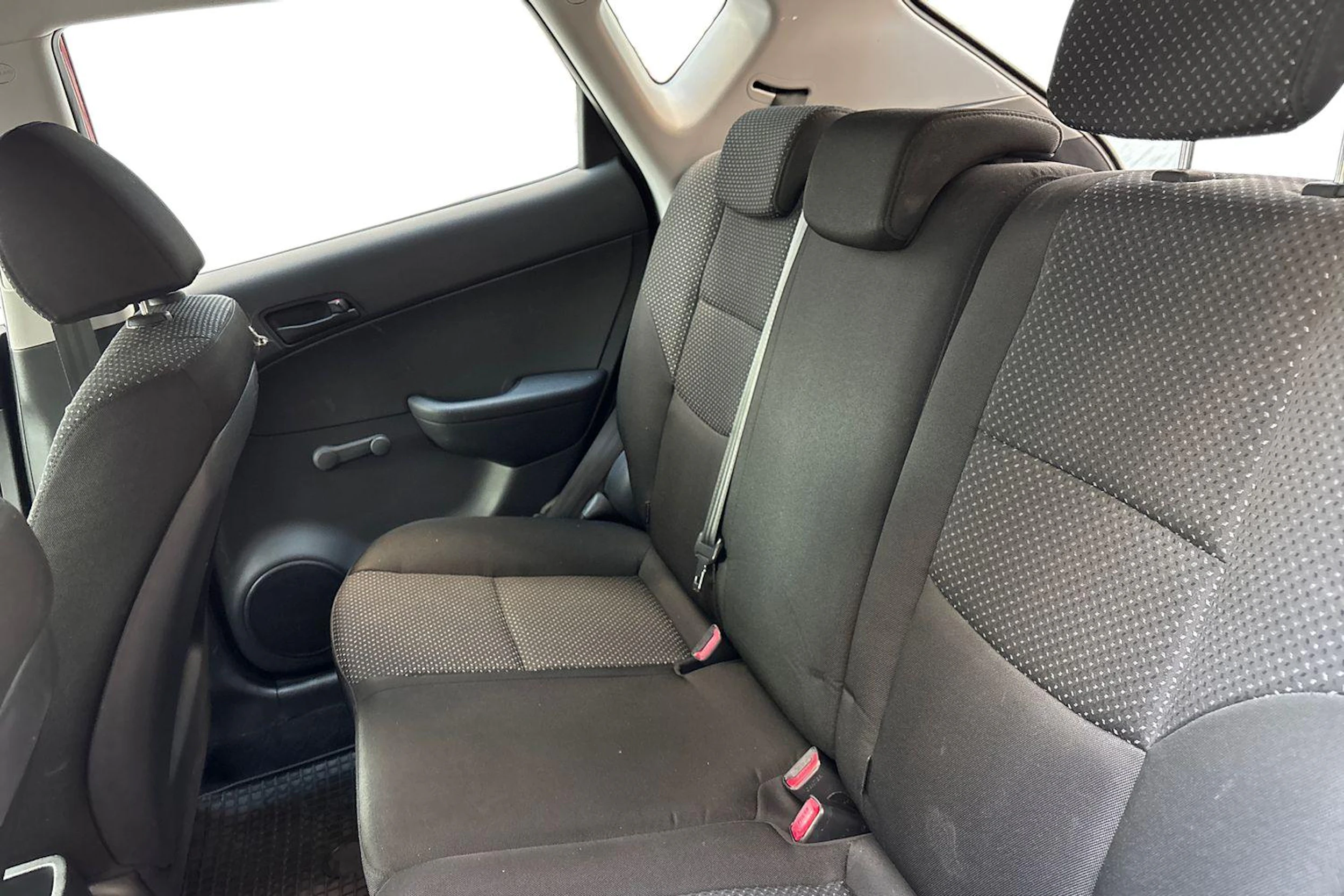 Punainen Hyundai i30 2011 kuva 11.