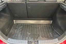 Punainen Hyundai i30 2011 kuva 16.