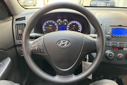 Punainen Hyundai i30 2011 kuva 18.